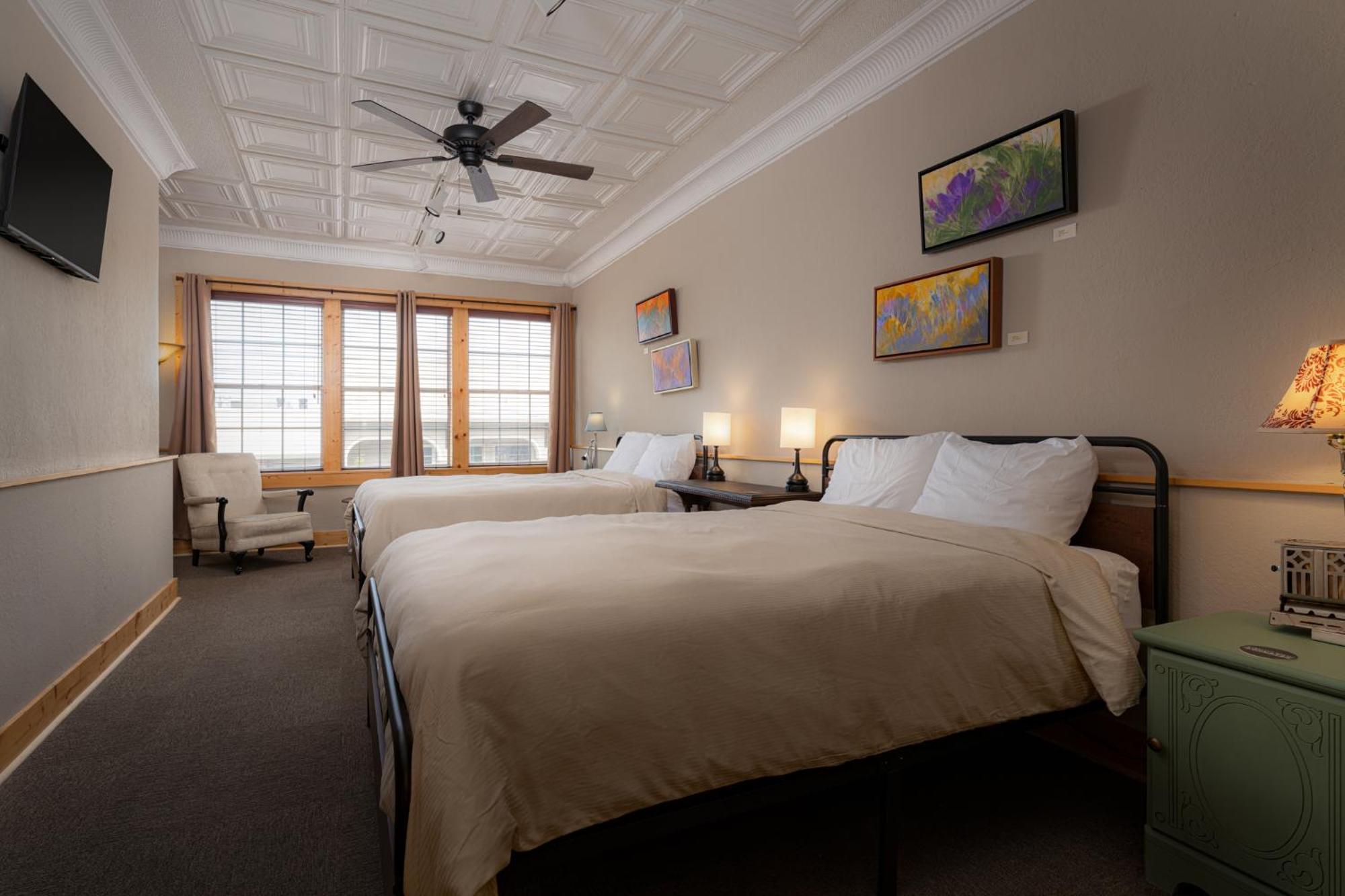 The Nuwray Hotel & Carriage House Burnsville Exterior photo